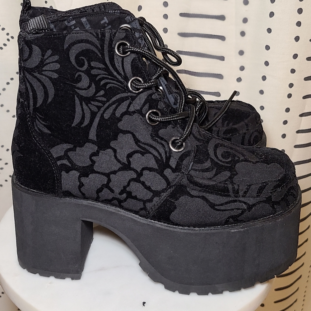T.U.K Platform Booties. Size 6 - image 3